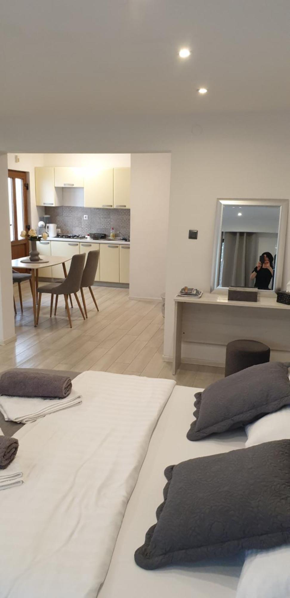 Romantic Apartment Rohreggerova Pula Exteriör bild