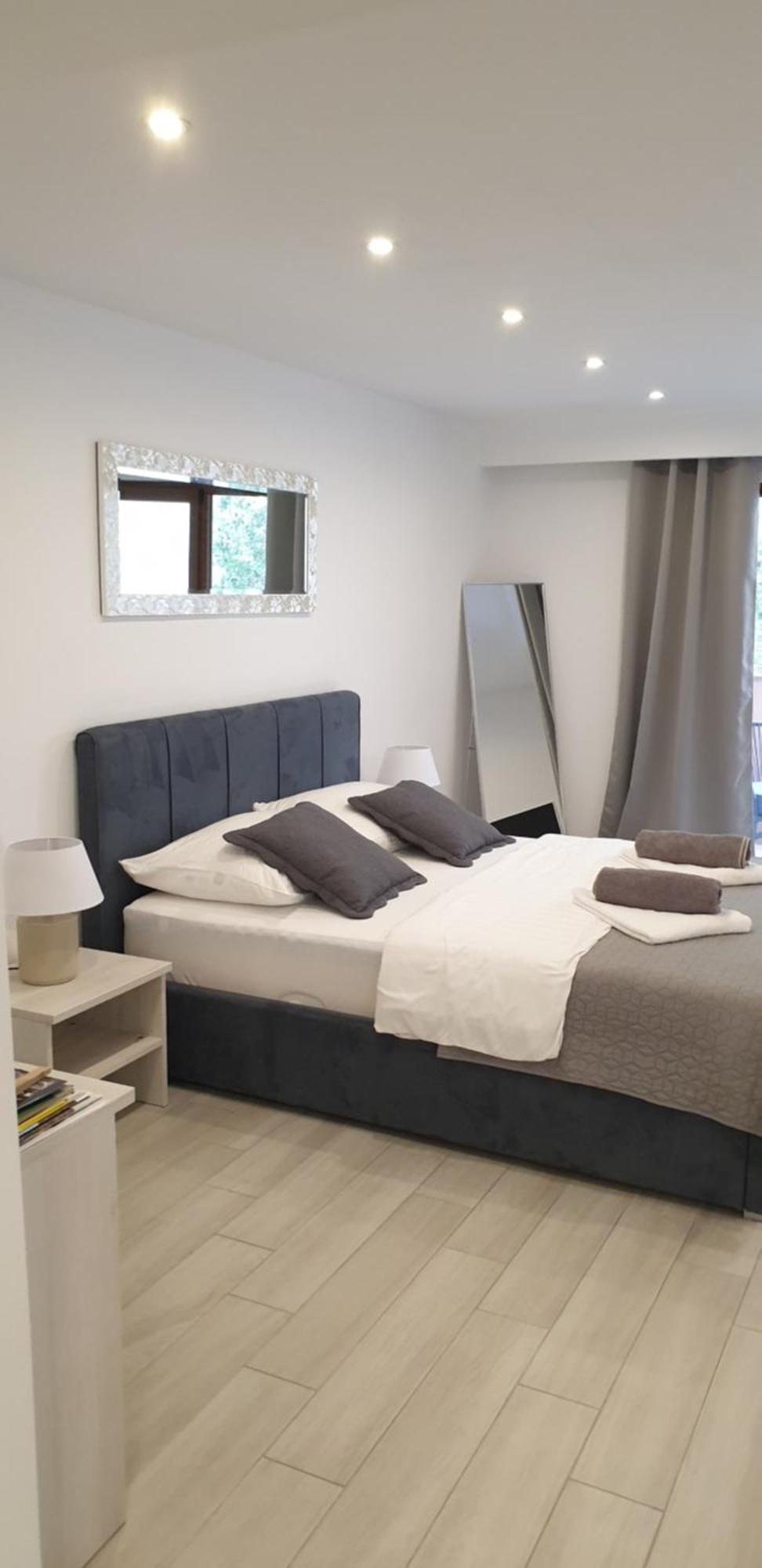 Romantic Apartment Rohreggerova Pula Exteriör bild
