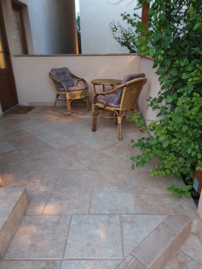 Romantic Apartment Rohreggerova Pula Exteriör bild